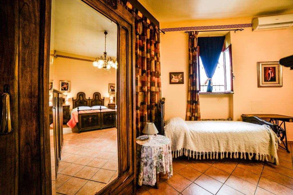 B&B La Casa Gialla Di Luca Mazzè Eksteriør billede