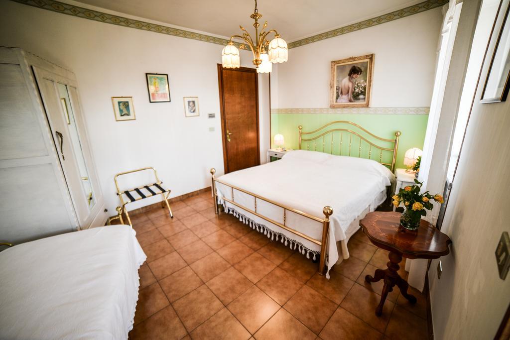 B&B La Casa Gialla Di Luca Mazzè Eksteriør billede