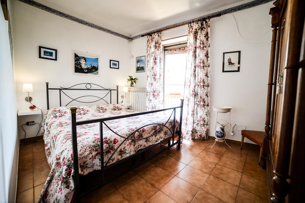 B&B La Casa Gialla Di Luca Mazzè Eksteriør billede