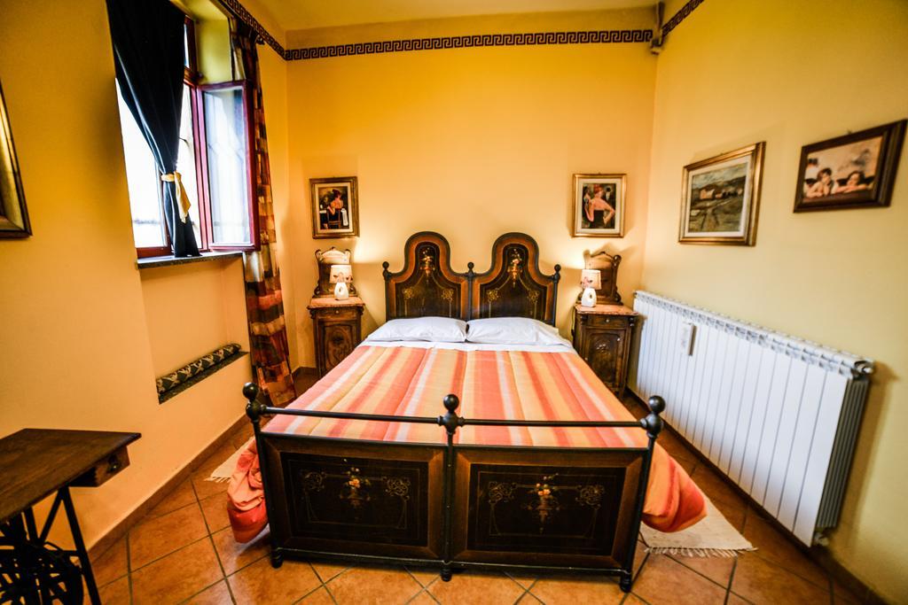 B&B La Casa Gialla Di Luca Mazzè Eksteriør billede